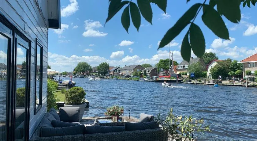 Holiday home at the water, fire place, boat and SUP rent, near Amsterdam - Image 1