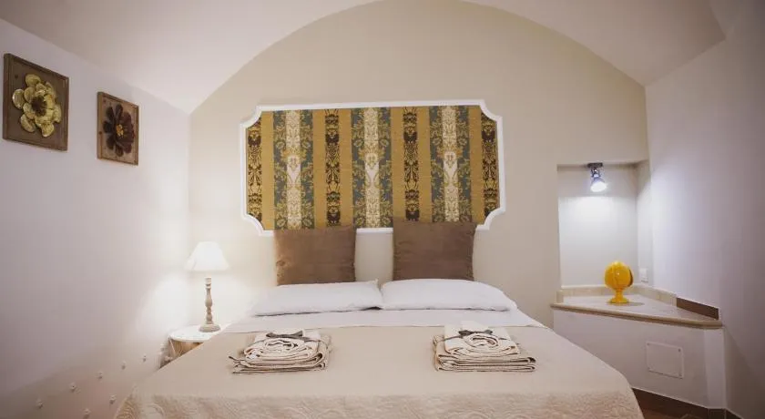 HOME 5 - Fra Leone - Image 1