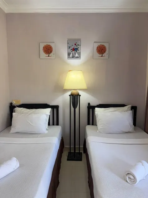 Idaman Guest House - Image 1