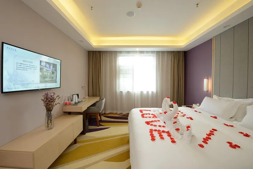 Lavande Hotel Wuhan Huazhong Normal University Guangbutun Metro Station - Image 1