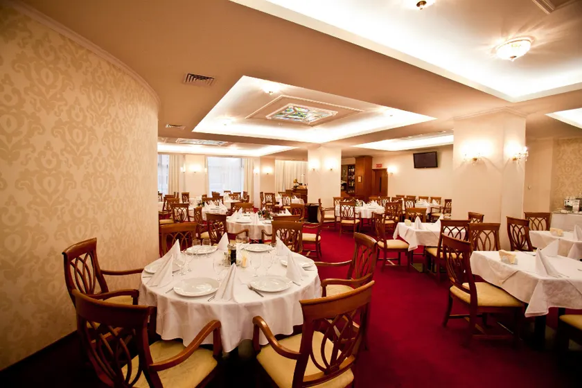 Hotel Maxim - Image 1