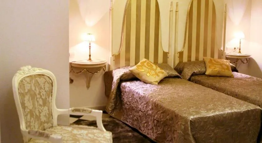 Hostal Mesón Castilla - Image 1