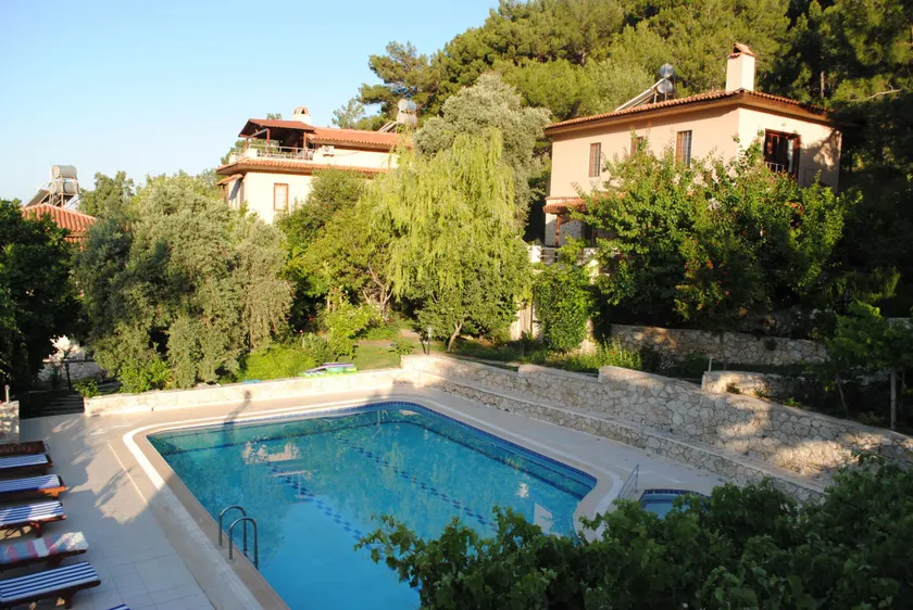 Fredelige villaer beliggende i naturlige haver med privat pool - Image 1