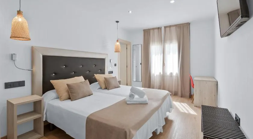Hotel Costa Brava - Image 1