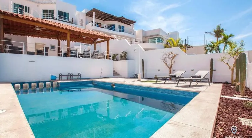 Large Private Terrace & Expansive Views - Image 1