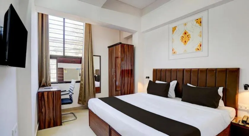 Hotel Vijai Square - Image 1