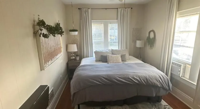 Beautiful Private Room With King Size Bed in Downtown Orlando - Image 1