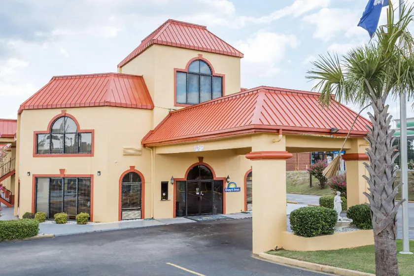 Red Roof Inn Orangeburg - Image 1