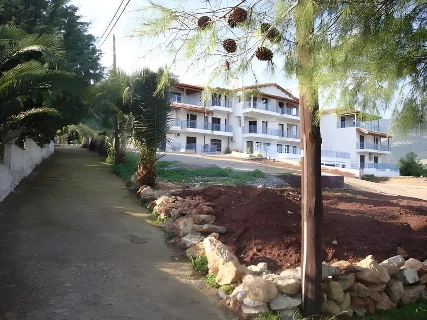 Trizonia Bay Hotel - Image 1