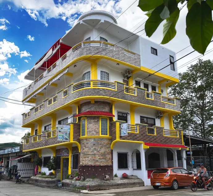 Looc Lodge - Image 1