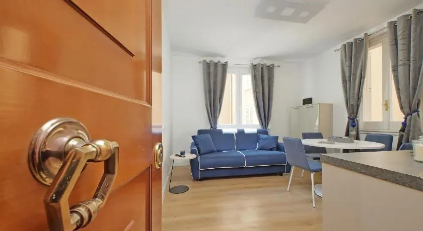 MM Luxury Apartment - Image 1