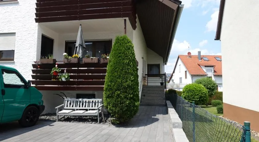 Ruhige, modern eingerichtete 2 Zimmer Wohnung im Untergeschoss eines Zweifamilienhauses - Image 1