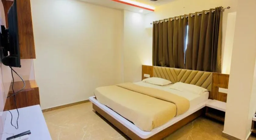 hotel Chandra dev 966o9o1oo6 just 350mtr from shreenathji temple 5min away I with indoor games Snooker 8pool TT By SK - Image 1