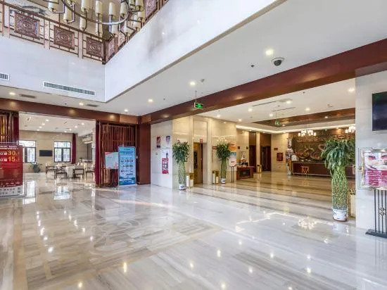 Kinghand Court Holiday Inn - Image 1