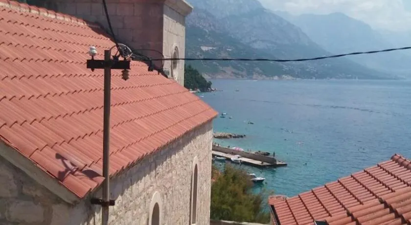 Cassetta by the sea - Image 1