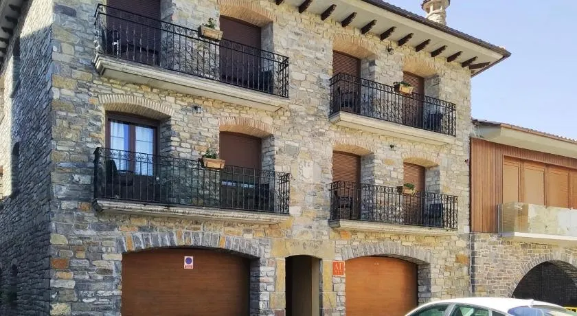 Apartamentos Turismo Rural Casa Alfós - Image 1