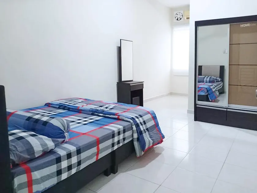 No 56 Private Room @ Share House@2pax+free wifi - Image 1