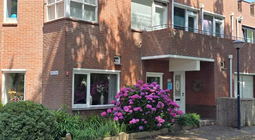 House close to beach and city - Image 1