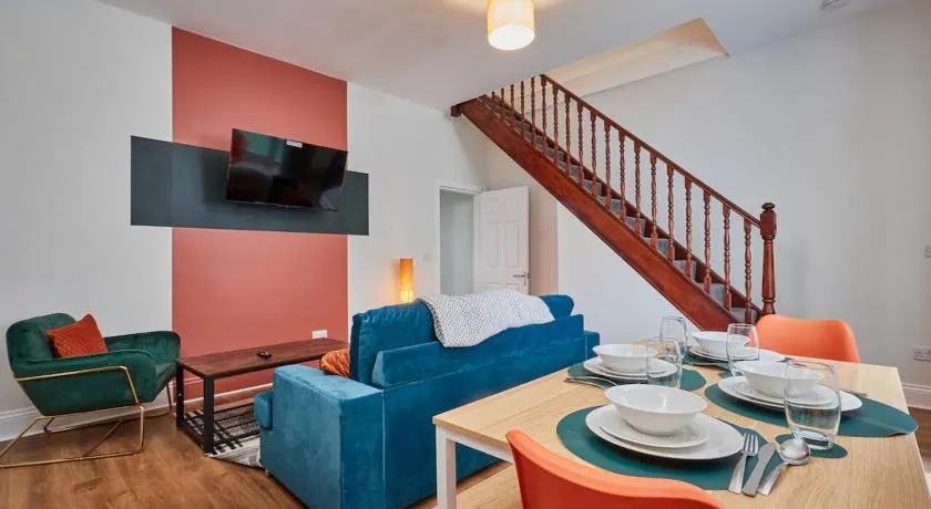 Relaxing 3-Bedroom Home Near the Beach - Image 1