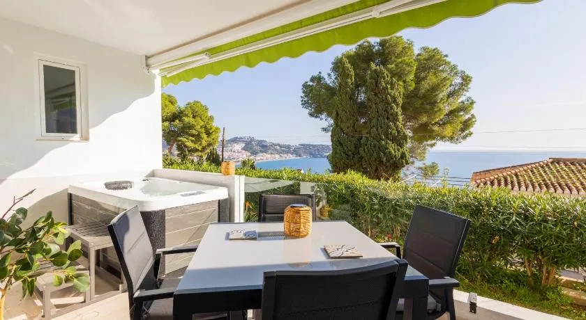 Seaside Spa Luxury Flat - Jacuzzi - Sauna - Sea view - Image 1