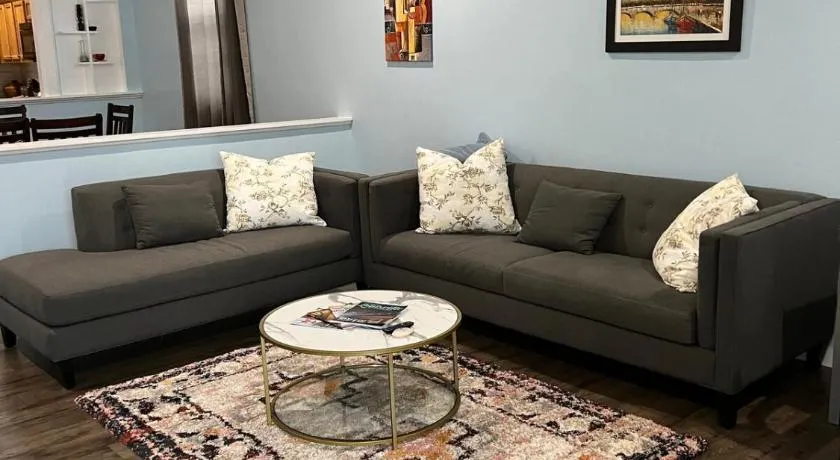 Charming home in heart of St Joseph 30 Plus days - Image 1