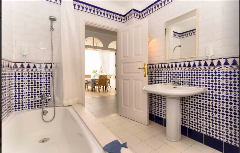 105896 -  Villa in Puerto Calero - Image 1