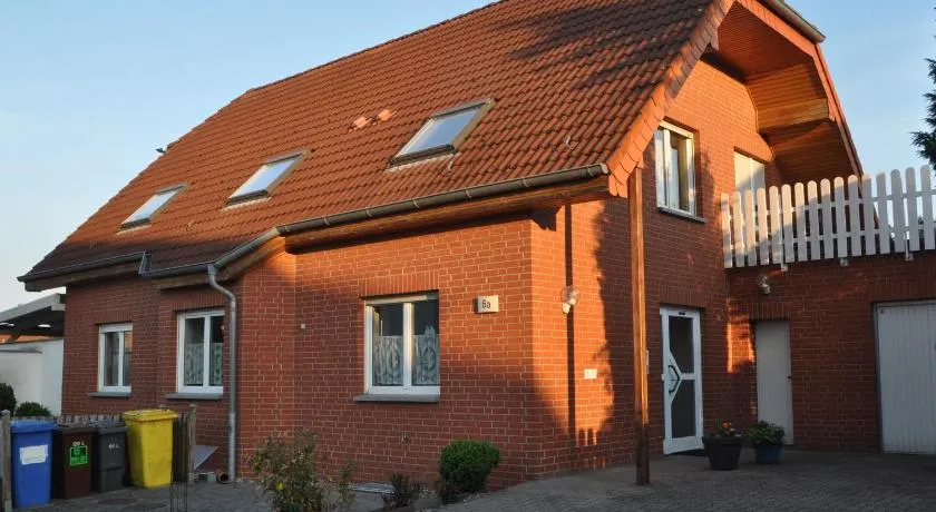 Gäste-und Ferienwohnung Magdeburg Alt-Olvenstedt, zwei Schlafzimmer, Treppenlift, ruhige Lage, Nähe Klinikum und Abfahrten A 2 und A 14 - Image 1