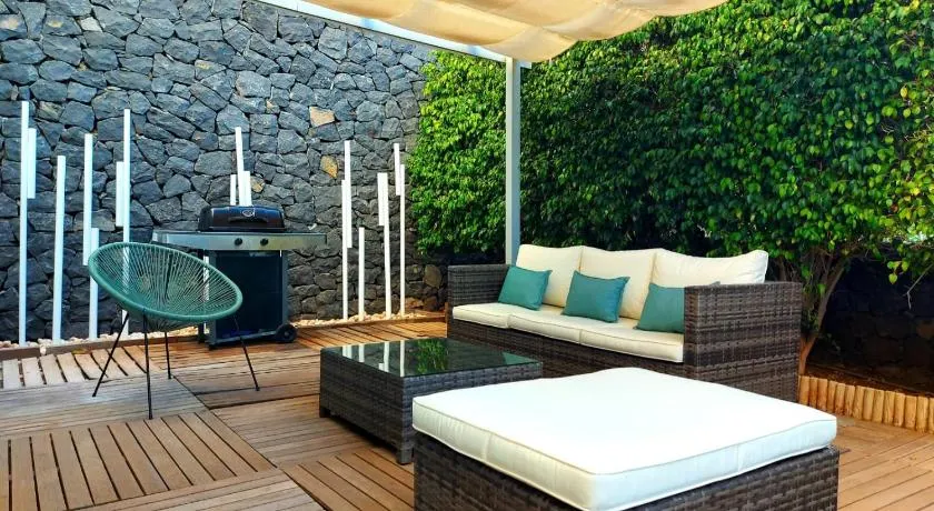 Duplex with sea views, garden and terrace - Image 1