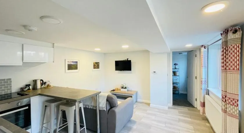 10 Bromleys Court - Image 1