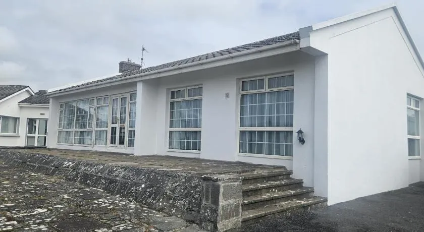 Seapark Lahinch House 3 min walk to Beach&Village - Image 1