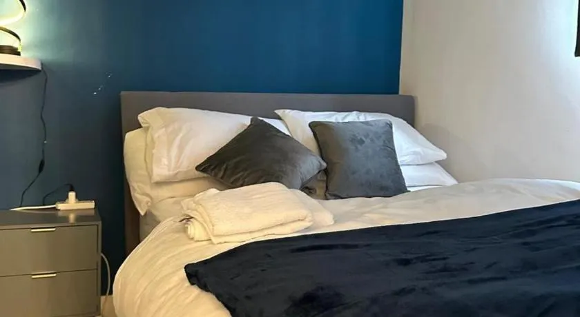 Heathrow Close Comfort Room - Image 1