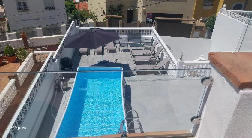 Bellissima villa totalmente attrezzata con idromassaggio, piscina privata e terrazza | Vista sulla città | Ideale per il telelavoro - Image 1