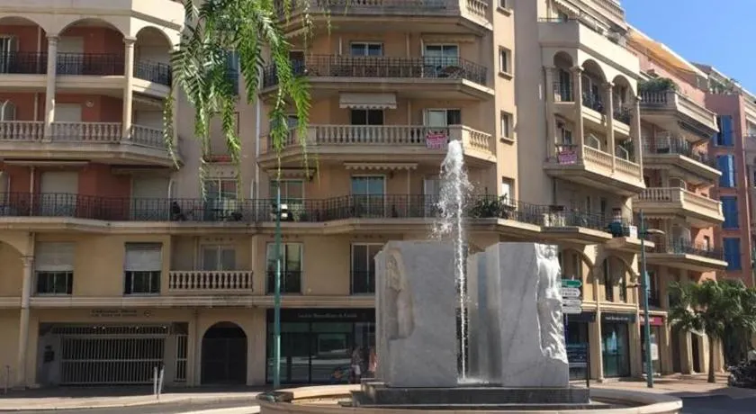 Appartamento in centro a Mentone vicino alla spiaggia Parcheggio privato INCLUSO! - Image 1