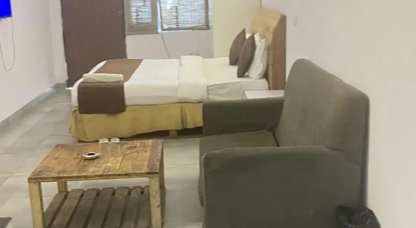 GoBravo Dev Palace & Studio Apartments Near Yashobhoomi Delhi Airport Cyber City - Image 1