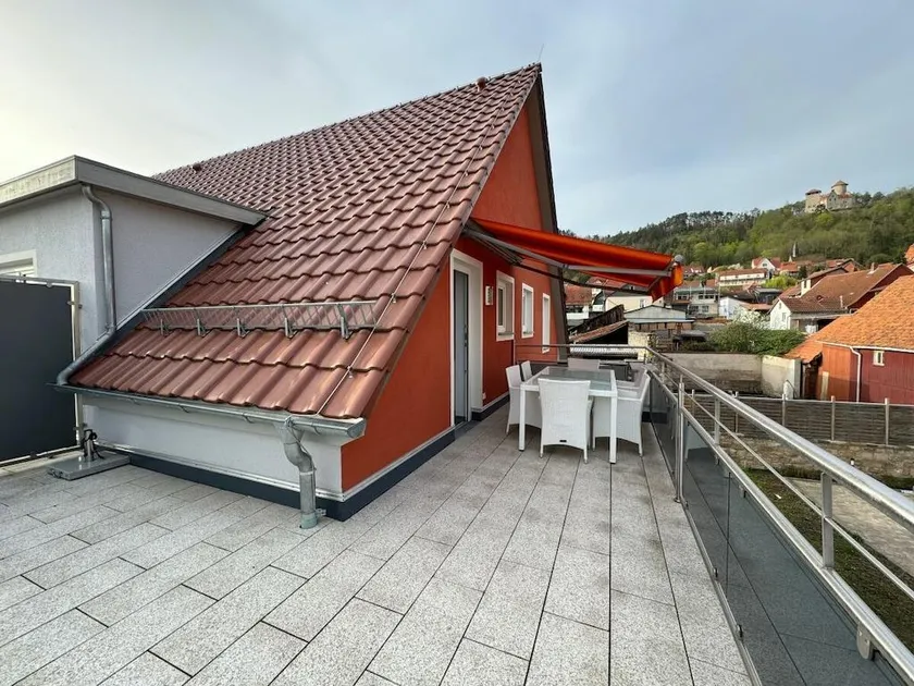 Holiday home with castle view - Image 1