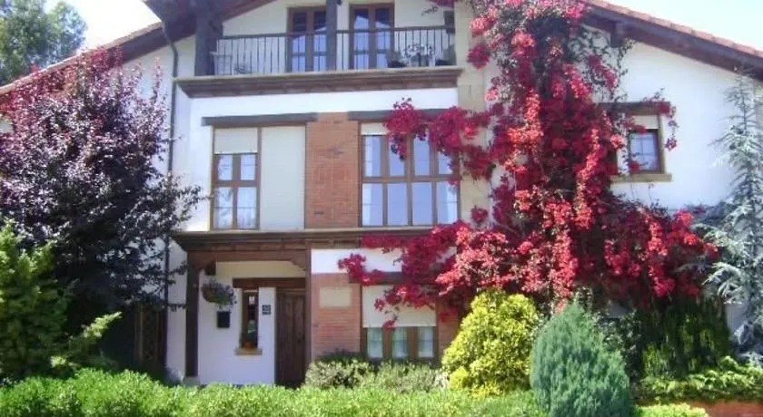 Apartamentos Dos Robles - Image 1