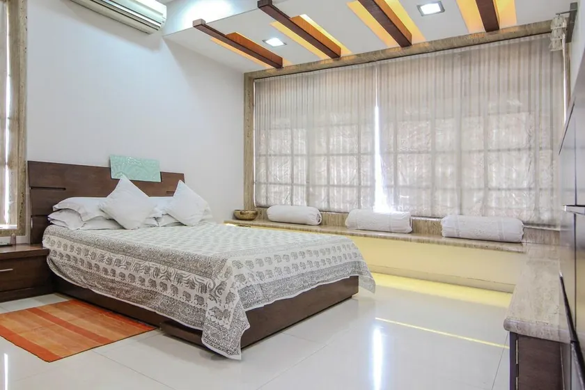 Spacious 1BD at Worli Seaface - Image 1