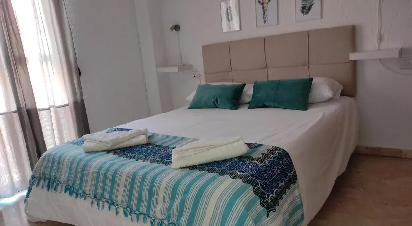 Vive Huelva ARAGON 4 HABITACIONES WIFI 300MB - Image 1