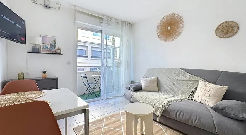 Studio moderne à côté de la gare et proche de la plage - Image 1