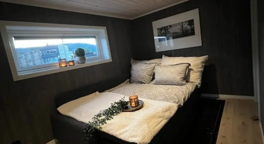 Exclusive Funkis Cabin, Lake View, Rooftop Terrace, Jacuzzi, Sauna, Close to Golf and Alpine - Image 1