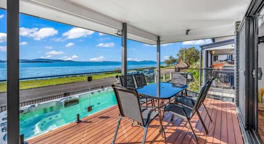 Peace In Paradise near Nelson Bay- waterviews, spa, adventures - Image 1