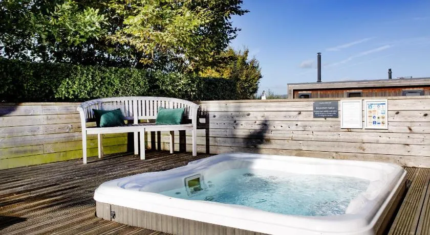 The Sleights, Strawberryfield Park - Hot Tub - Free WiFi & Parking - Pets Allowed 2 - Image 1