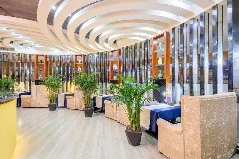 Lang Lay Boutique Hotel - Image 1