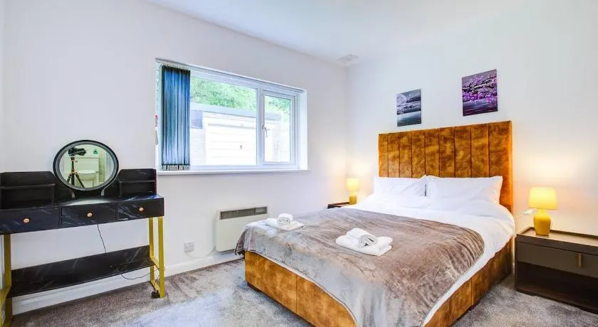 Comfy Bungalow Virginia Water - Near Golf Club - Image 1