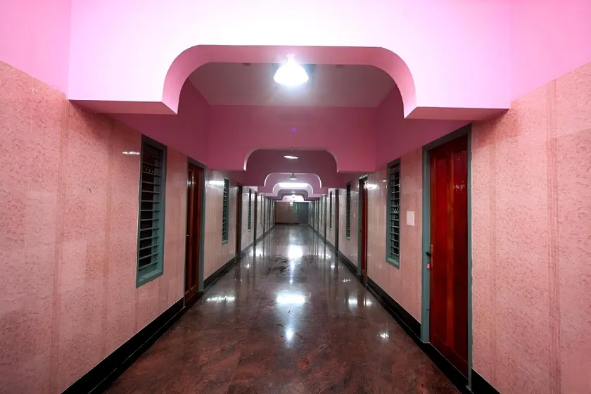 AURO GUEST HOUSE - Image 1