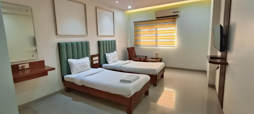 Hotel Supreme - Image 1