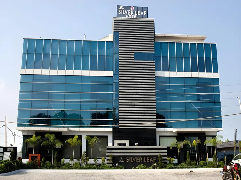 La Silver Leaf Hotel - Image 1