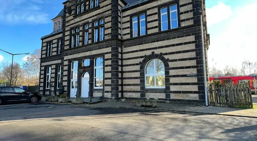 Wohnen wie im Schloss - Alter Bahnhof von Kruft - Image 1