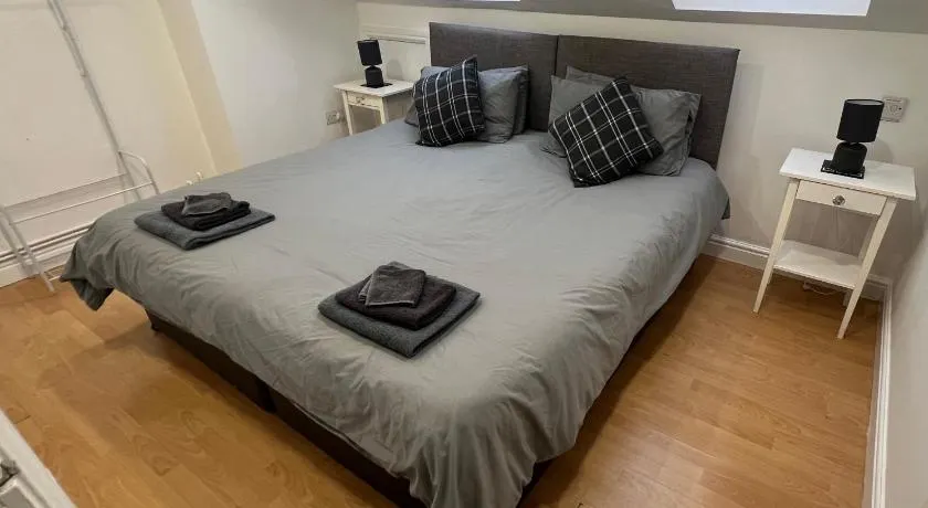 Cosy Penthouse suite happily sleeps up to five - Image 1