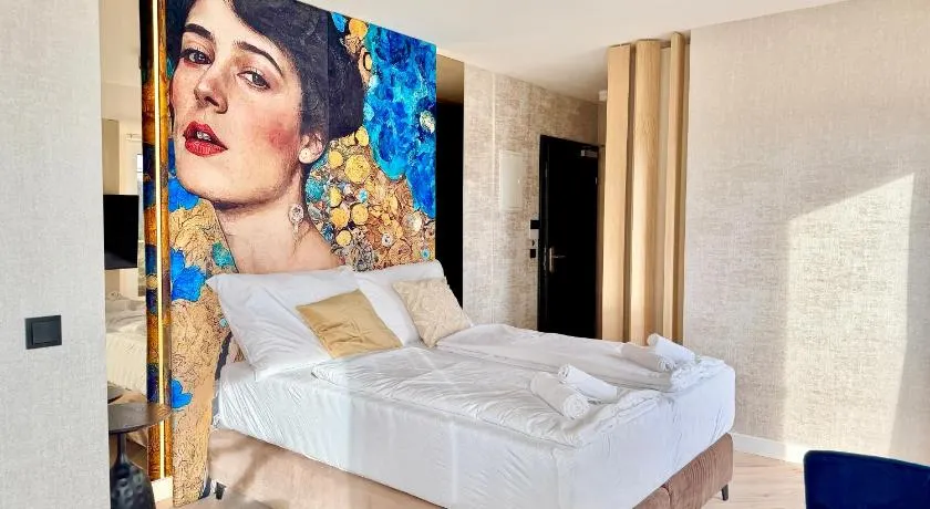Luxury Modern Apartment near Metro - Image 1